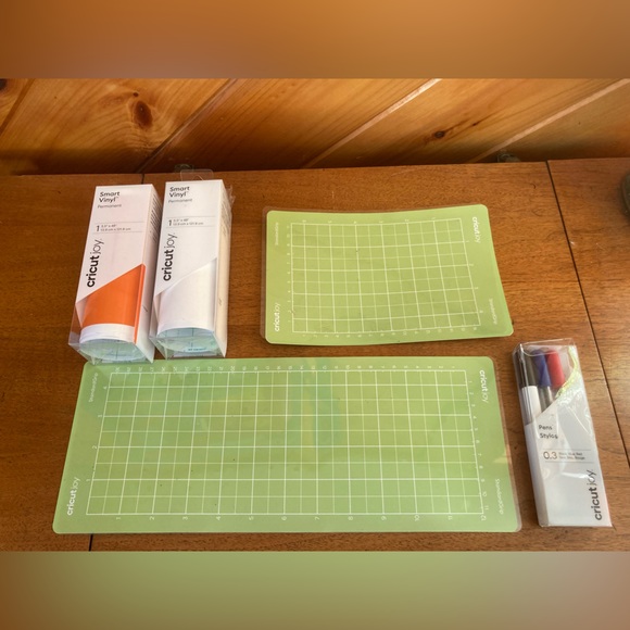 Gently Used Cricut Joy Lot - Picture 1 of 4